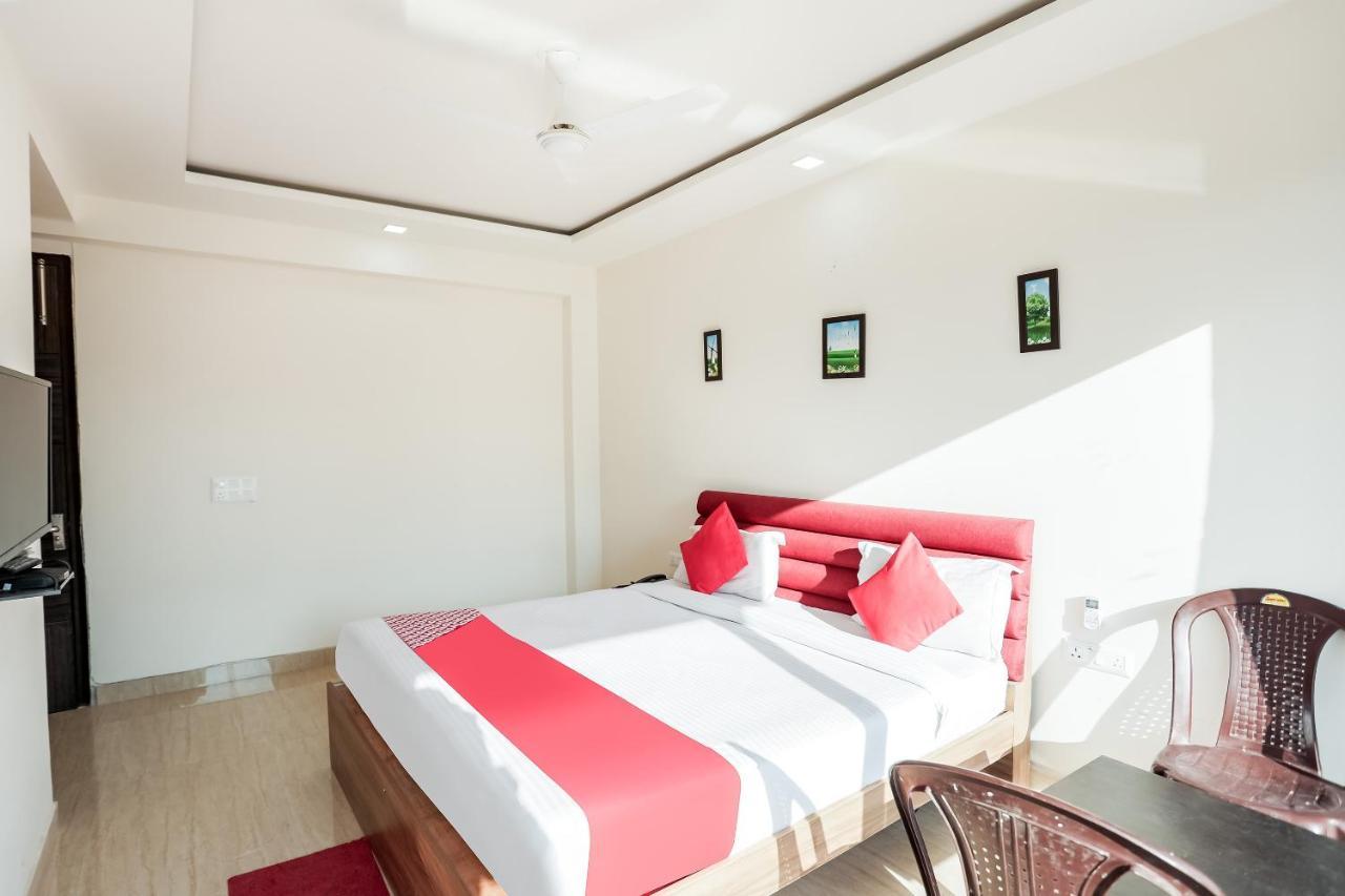 Oyo 65118 Hotel Vatika Гургаон Экстерьер фото